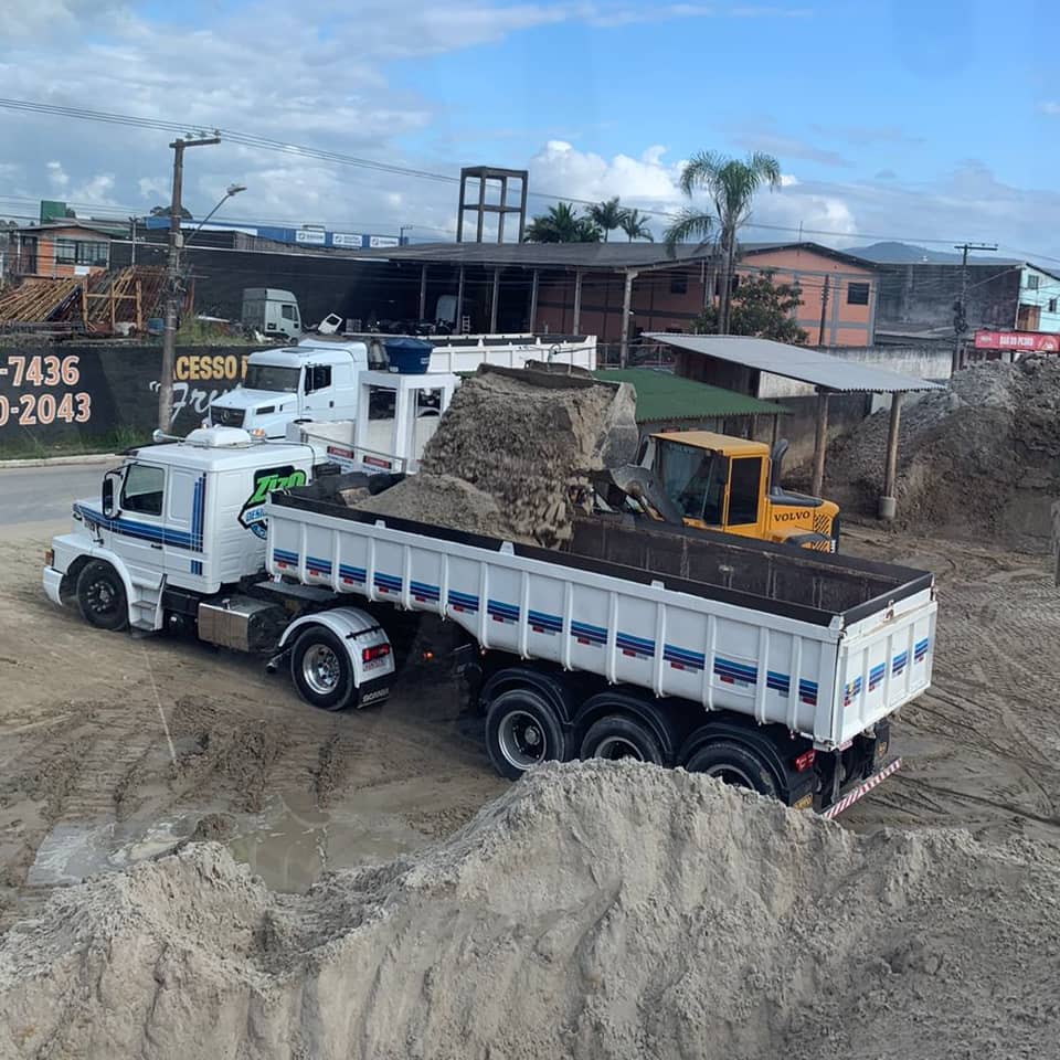 Caminhão de Areia em Itajaí